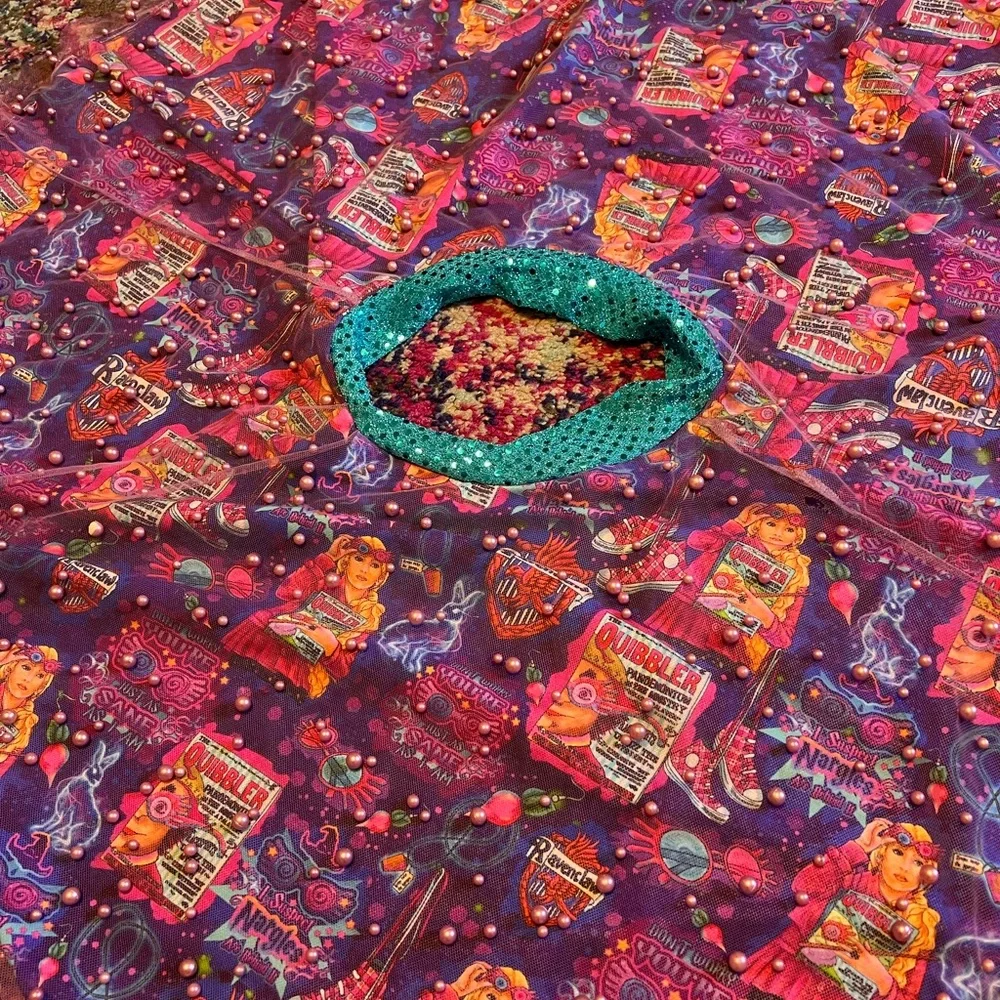 Handmade one shoulder crop and mesh bead skirt Set in Harry Potter pattern - Picture 7 of 8